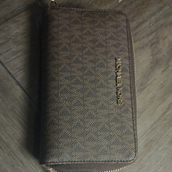 Michael Kors Dark Brown Zip Wallet - Picture 1 of 3